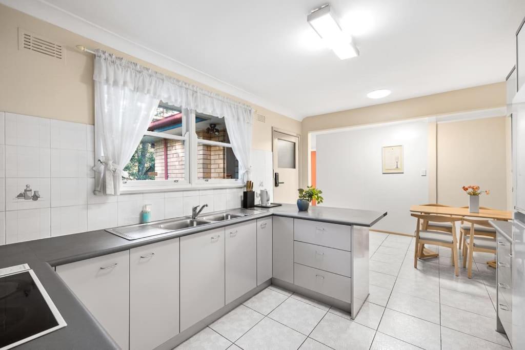 Chic Single Room - Mins To Stations & Eateries - Shared Bathroom Pymble Exterior photo