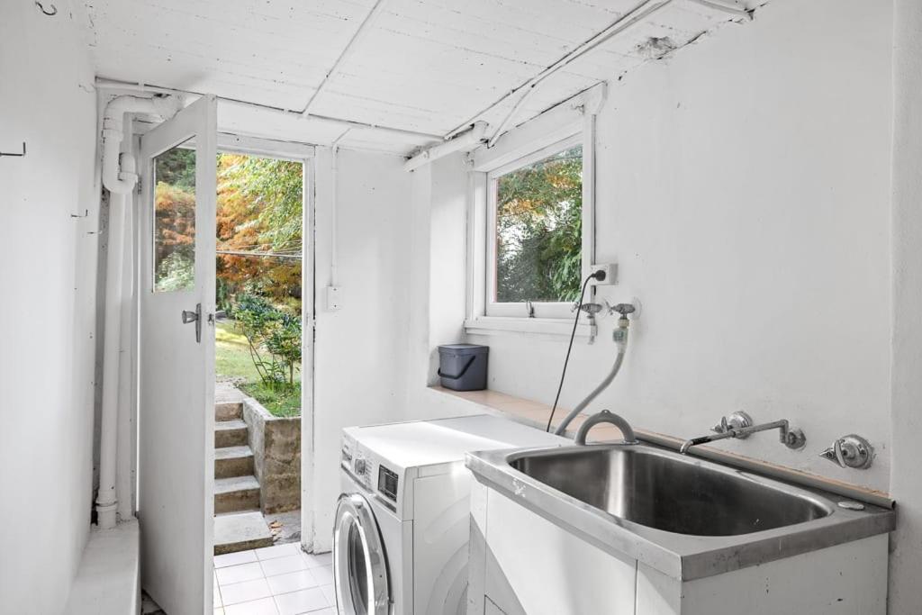 Chic Single Room - Mins To Stations & Eateries - Shared Bathroom Pymble Exterior photo